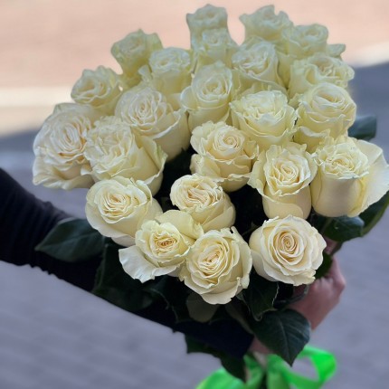 Букет из белых роз - купить с доставкой в по Окуловке